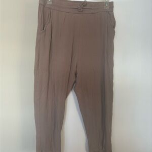 Kate Quinn Taupe Cropped Joggers